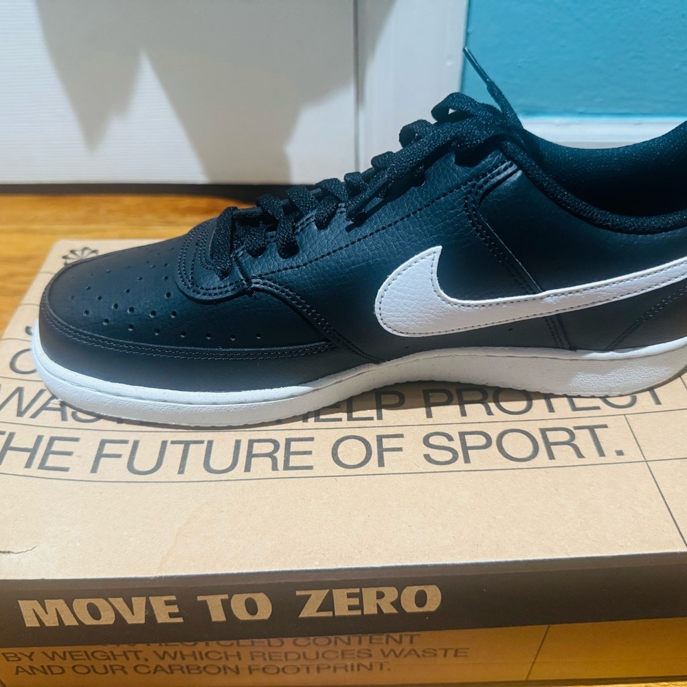 Nike Men's Black and White Sneakers - Picture 3 of 3